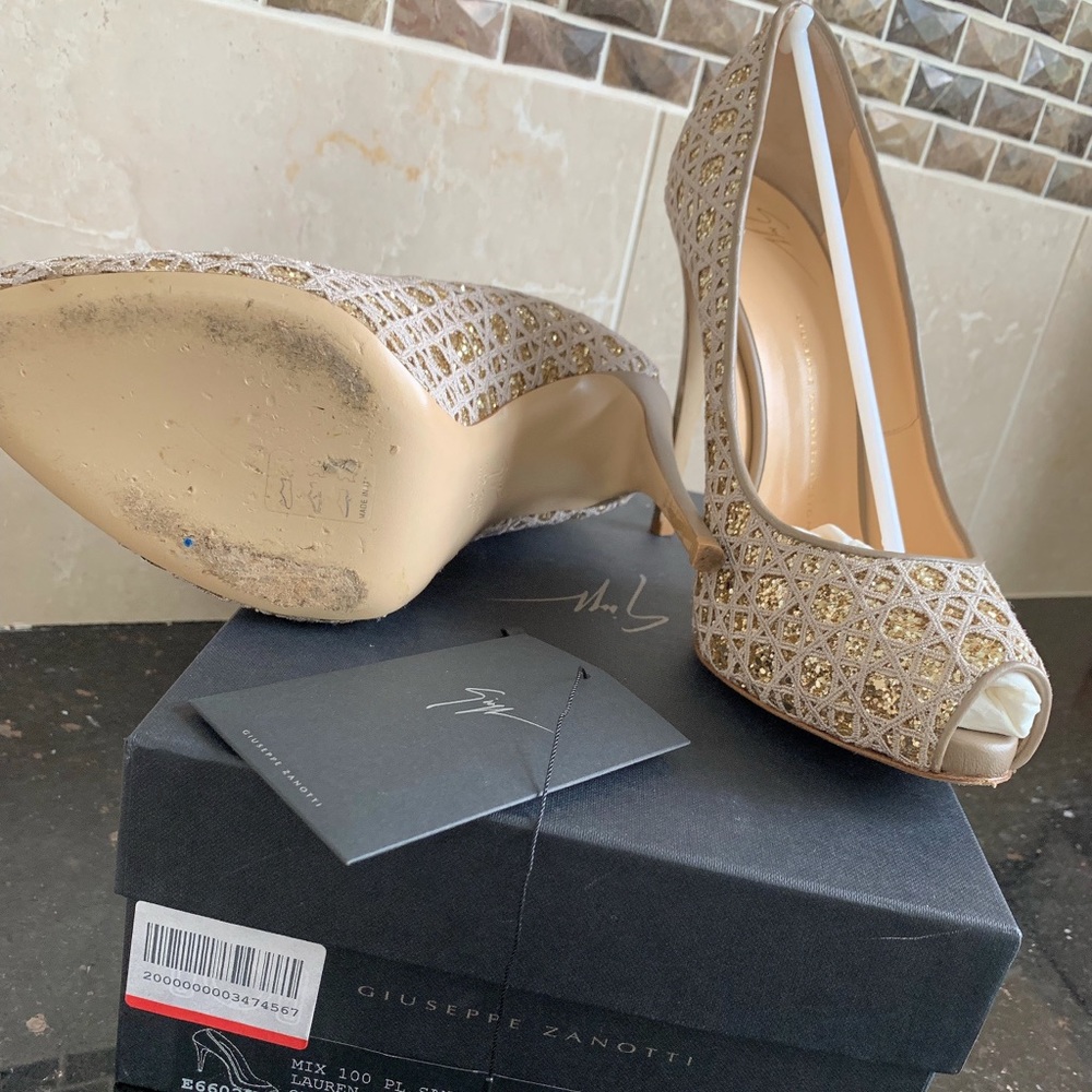 Authentic Giuseppe Zanotti embroidered pump - Picture 5 of 7